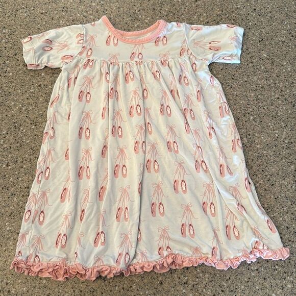 KICKEE PANTS Bamboo Classic Short Sleeve Swing Dress- Fresh Air Ballet - Picture 2 of 8